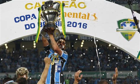 Grêmio emite comunicado e anuncia rescisão de contrato de Maicon