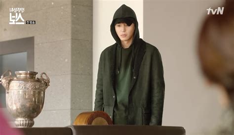 When a young, energetic employee joins a public relations firm with an introverted and severely misunderstood boss, she makes it her life's mission to show the world who he really is. Introverted Boss: Episode 1 » Dramabeans Korean drama recaps