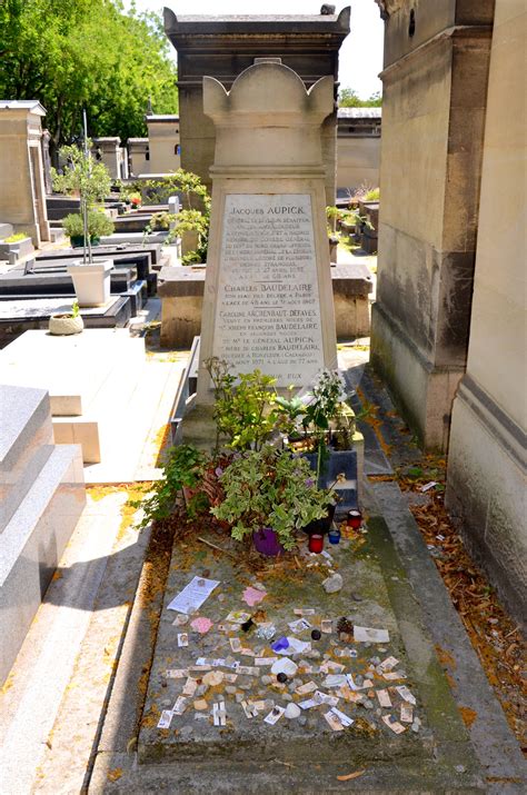 Tombe de Charles Baudelaire poète Cimetière Montparnasse division Paris