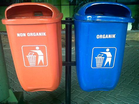 Sampah ini bercampur antara sampah organik dengan sampah non organik. CINTA DAMAI: April 2012