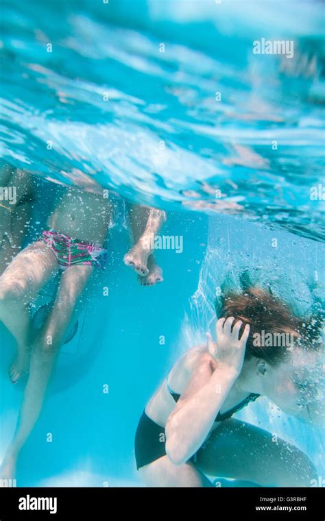 16 bis 17 jahre bikinis Fotos und Bildmaterial in hoher Auflösung Alamy