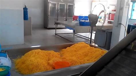Mie ini umumnya pas untuk dibikin mie goreng atau mie rebus. Mee Muslim - Proses Pembuatan Mee Kuning MUSLIM 100% ...