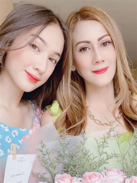 Potret Citra Kristinna Ibunda Laura Moane Yang Cantik Banget Dan Awet Muda Sering Dikira