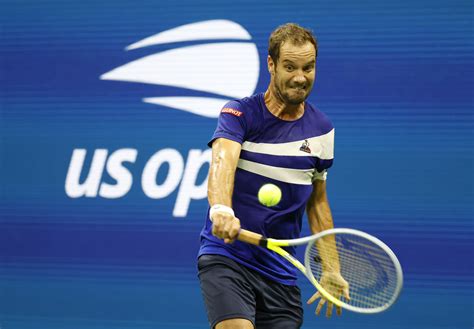 Medvedev Makes Strong Start To Us Open Title Bid Reuters