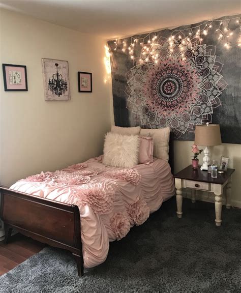 Anyhow, if you want to create a more profound and livelier ambiance in your girl's bedroom you should think of a color combination such as blue. Rustic Pink Tapestry in 2020 | Aesthetic room decor, Cute ...