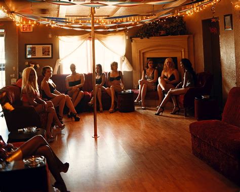 19 Striking Photos Show What Nevada Brothels Are Really Like Country