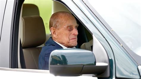 prince philip has given up his driving licence following a car crash cbbc newsround