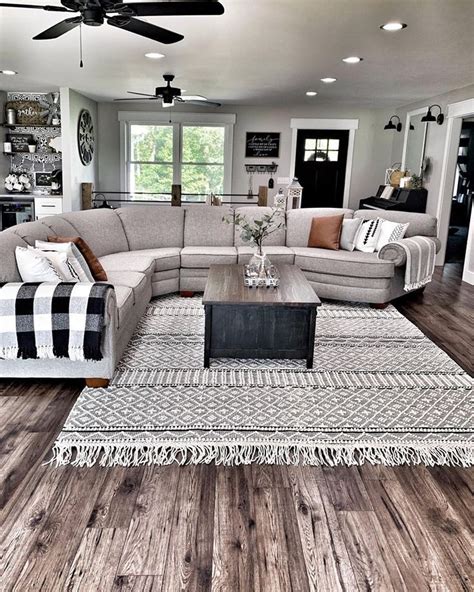 Complete Your Farmhouse Look With These Farmhouse Living Room Rug Ideas