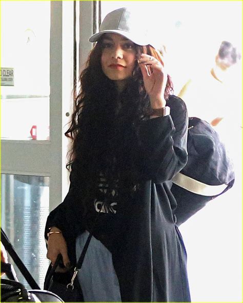 Vanessa Hudgens And Sister Stella Take Girls Trip To Miami Photo 3625933 Stella Hudgens