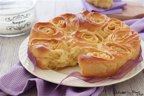 La Torta di rose ricetta originale mantovana è una Torta di brioche o