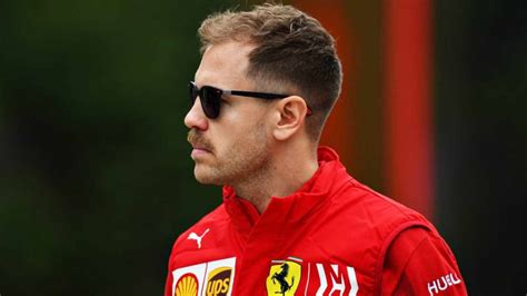 U.'l oli selleks ajaks ettevõtluskogemust ligikaudu 24 aastat ja a. Sebastian Vettel prova la Aston Martin, il nuovo look ...