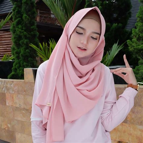Pin Oleh Sundari Di Hijab Dress Gaya Model Pakaian Model Pakaian My