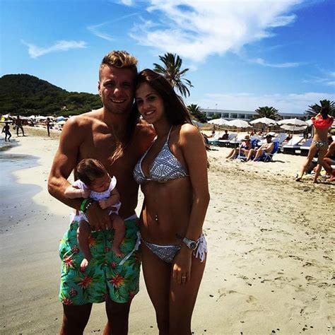 Dies ist zwar prinzipiell richtig, aber manchmal gibt es situationen im leben, in denen man sich wünscht, eine freundin mieten zu können. Ciro Immobile: L'amore è' tutto | L'amore è, Foto, Immobiliare