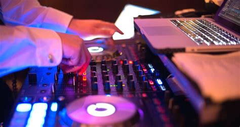 how to pick songs for a dj set digital dj tips