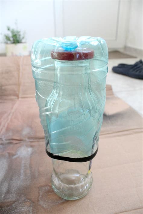 What kind of paint stays on plastic? DIY flower vase out of plastic bottle