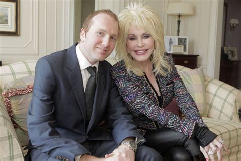 Here's everything you need to know about dolly and carl's love story. Dolly Parton - Mirror Online