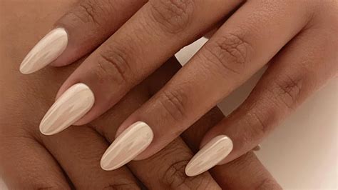 Add A Pearlescent Shine To Your Look With These Vanilla Chrome Nails
