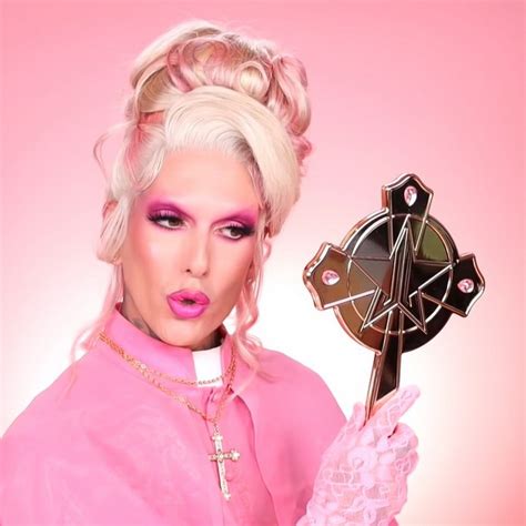 Новая коллекция макияжа Jeffree Star Pink Religion Makeup Collection
