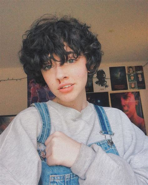 Owners of a short hair do not need to try too much. 𝚛𝚊𝚒𝚗𝚋𝚘𝚠 𝚛𝚘𝚘𝚖 ♡ on Instagram: "mike? 🥺" | Androgynous hair ...