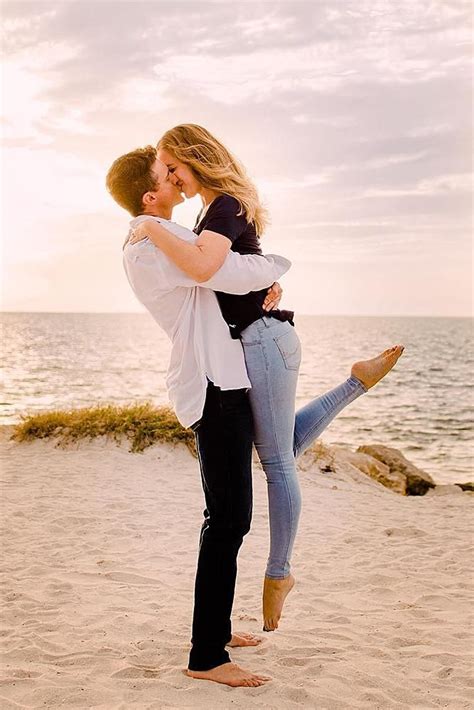 11 Beach Photoshoot Ideas For Amazing Photos Wedding Forward Photo Poses For Couples