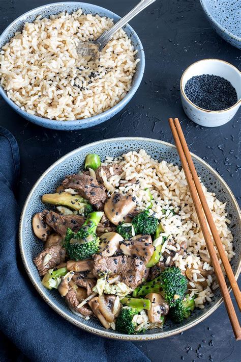 Tender beef & crunchy broccoli soaked in delicious garlicky ginger sauce. Beef and broccoli stir fry | Recipe | Broccoli stir fry, Popular chinese dishes, Easy dinner recipes