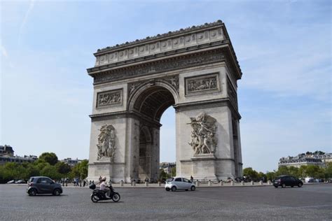 Guests can opt to stay in appartements arc de triomphe when visiting paris. Arc de Triomphe | Tips van locals voor Parijs - Tix.nl