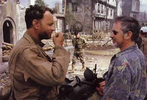 Tom Hanks E Spielberg No Set Do Filme O Resgate Do Soldado Ryan