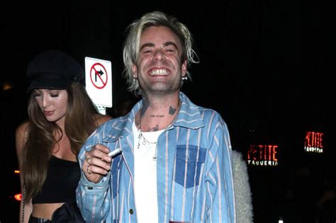 Mod Sun Gets Avril Lavignes Name Tattooed On His Neck