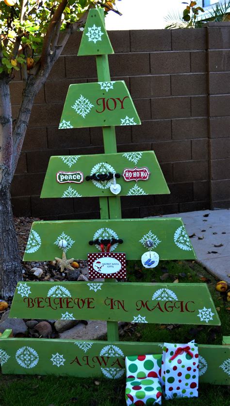 25 Ideas Of How To Make A Wood Pallet Christmas Tree Architecture