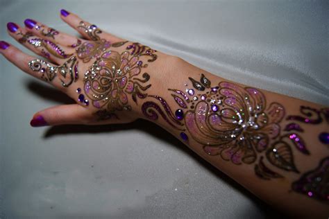 Free shipping for orders over $40 huge sale on henna products now on. 5 Desain Henna Tangan Simple Yang Buat-mu Bersinar