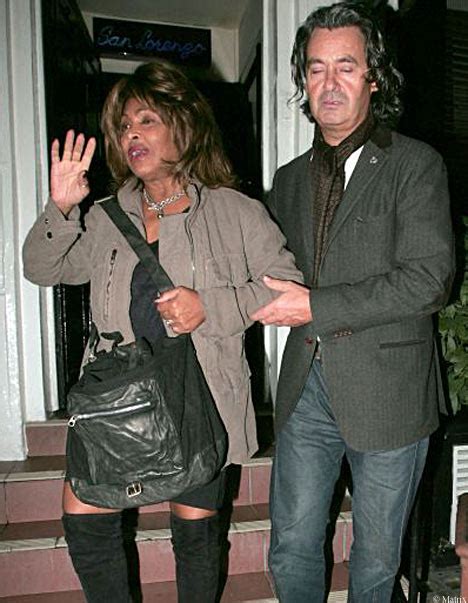 Tina turners leben und die welthits auf der bühne in hamburg erleben. Tina Turner's looking simply the worst | Daily Mail Online