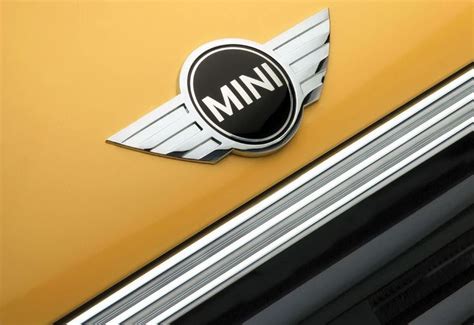 Mini Cooper Logo Mini Car Symbol Meaning And History Car Brand Names
