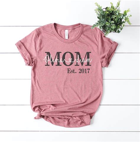 Personalized Mom Shirt Mom Est With Personalized Names And Etsy Mom Shirts Vinyl Shirts Tees