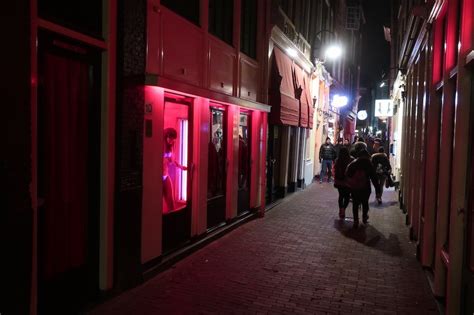 20 astonishing amsterdam red light district pictures