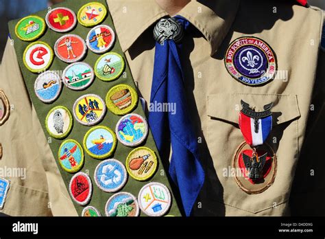 Los Boy Scouts De América Cerca De Un Eagle Scout Con Una Banda Llena
