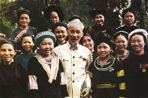 Chủ Tịch Hồ Chí Minh Với Sự Nghiệp đào Tạo Bồi Dưỡng Cán Bộ Người Dân