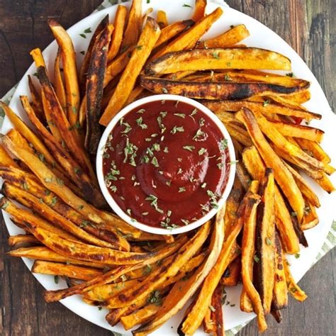 I love sweet potato fries, especially when they're on the thin side like this. Healthy Baked Sweet Potato Fries - 2Teaspoons