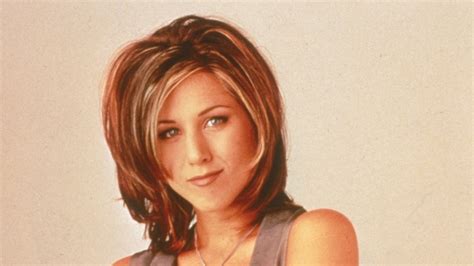 Auguri Jennifer Aniston Icona Di Tagli Capelli Dagli Anni 90 In Poi