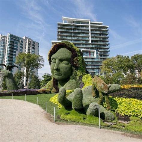 Living Sculptures Made Of Plants Finegardening Garden Art Statues