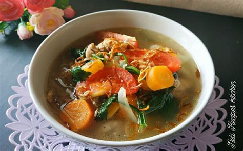 Cara membuat sup krim kentang yang simple dan mudah. Bahan yang di butuhkan : - Daging Ayam - Sayuran sop seperti wortel, kentang, kubis, daun bawang ...