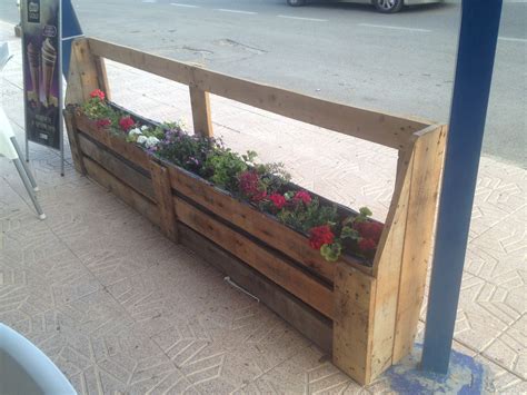 Hacer maceteros con palets impresionantemacetas hechas con pallets. Macetero hecho con palets de madera | Palets de madera ...
