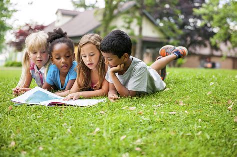 7 Ways to Enjoy Read Aloud Time With Your Kindergartener | PJ Library in the UK