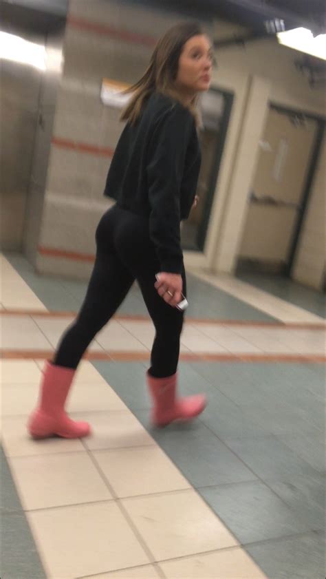 Incredible College Teens In Leggings Creepshots