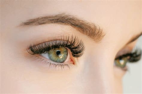 These Fluffy Cluster Eyelashes Are All The Rage In Singapore