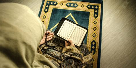 Demikianlah teks bacaan doa khatam al quran lengkap dalam bahasa arab, latin dan artinya. Doa Khatam Al-Quran dengan Bacaan Arab, Latin dan Makna
