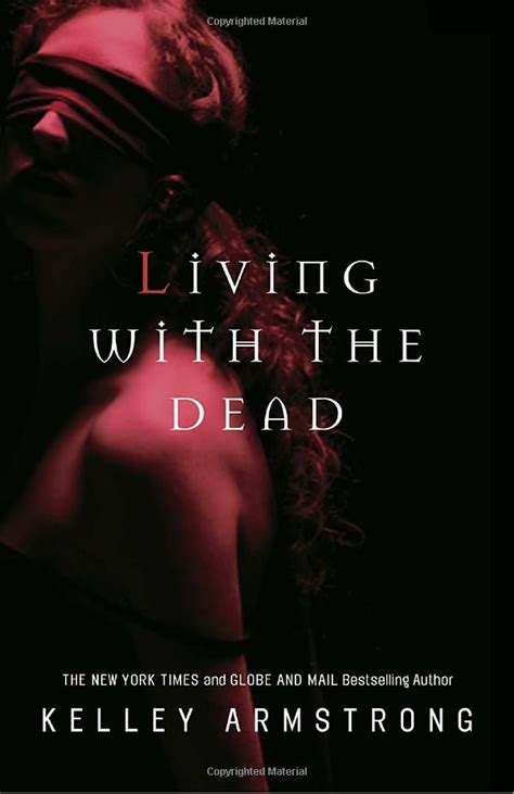 living with the dead women of the otherworld amazon ca kelley armstrong boo urban fantasy