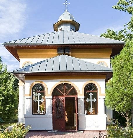 Piata sfatului 3 located on the east side of the council square, opposite the old town house, the romanian orthodox cathedral was built in a glaring byzantine style in 1896 and displays some impressive interior frescoes and decorations. Biserica Adormirea Maicii Domnului - Nefliu