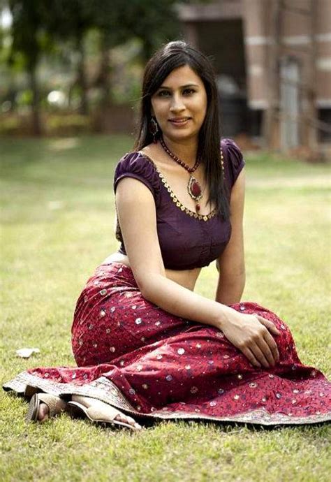 Models have thousands of pictures taken per location. Desi Model - DesiComments.com