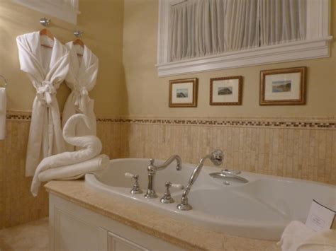 Visit jacuzzi.com for the highest quality hot tub, sauna, and shower products and accessories. Cliffside Inn in Newport, Rhode Island - Hotel Review