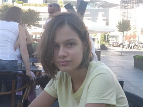 Παραλίγο να πέσει η ελένη φουρέιρα στην σκηνή. Η «άγνωστη» 21χρονη και κούκλα κόρη της Ελένης Ράντου και ...